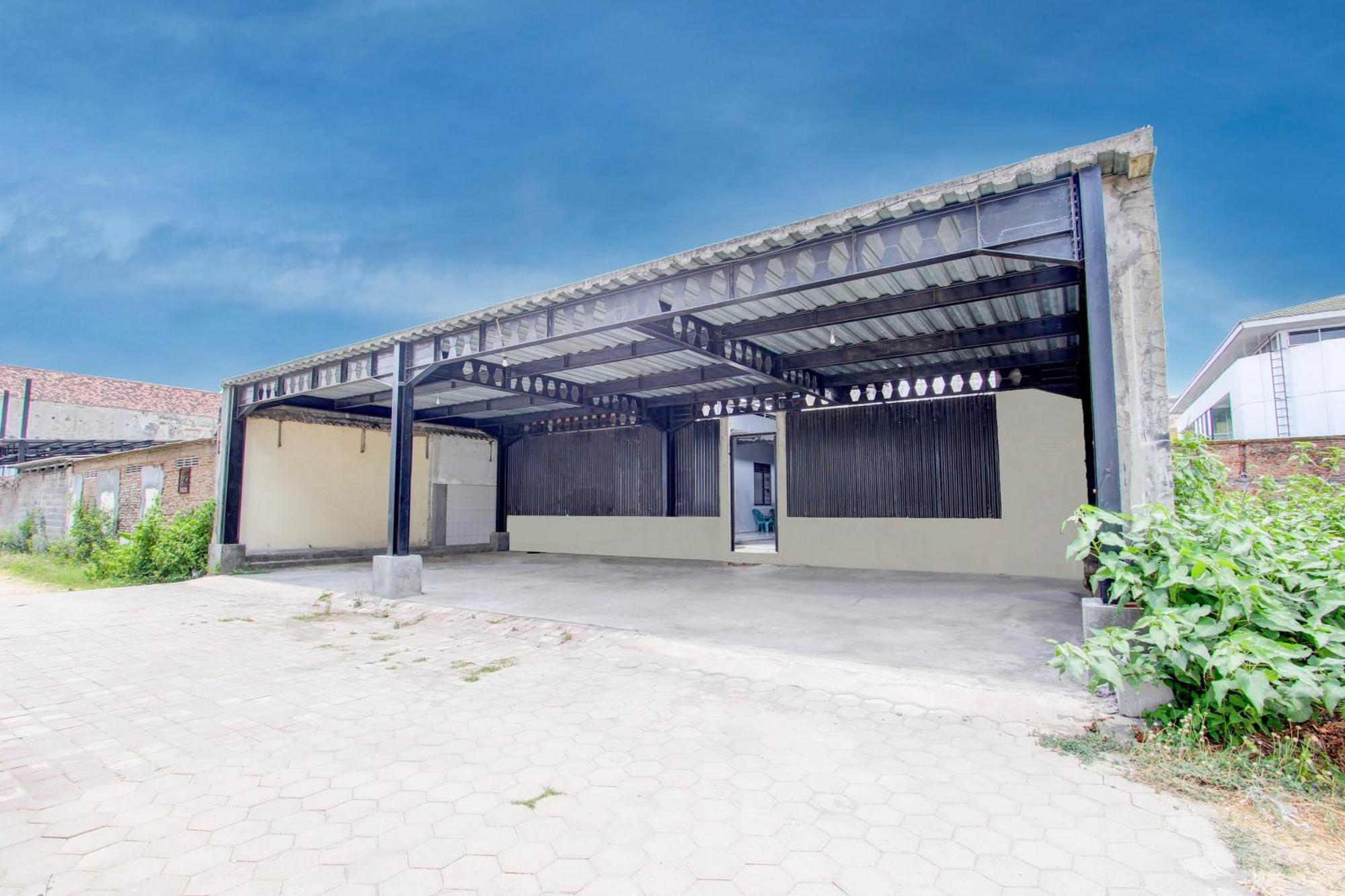 Spot On 93245 Guest House Mulia Dua Syariah Klaten Exterior foto