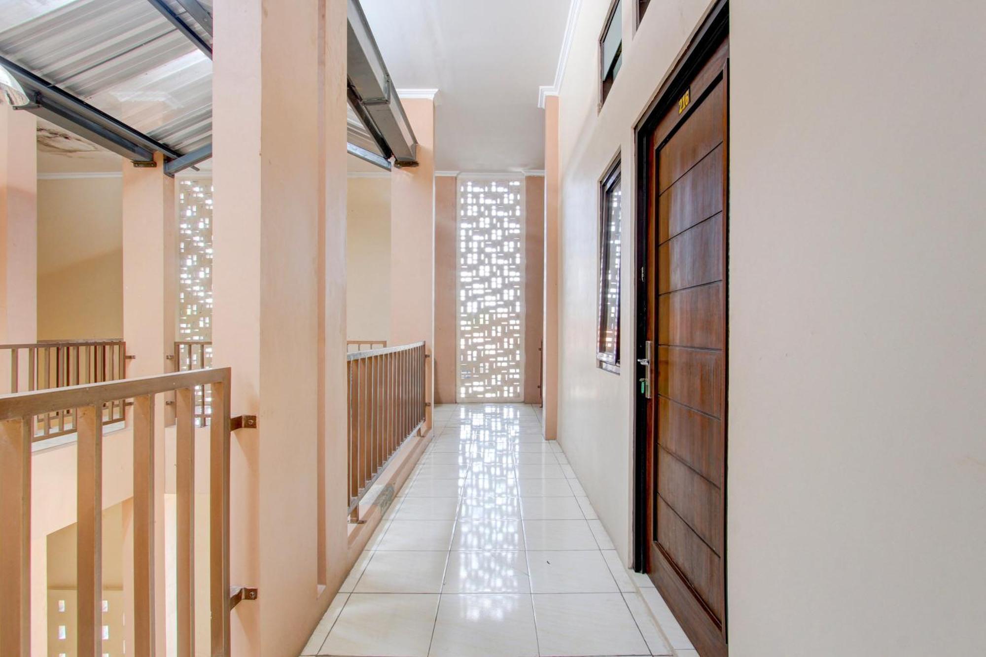 Spot On 93245 Guest House Mulia Dua Syariah Klaten Exterior foto