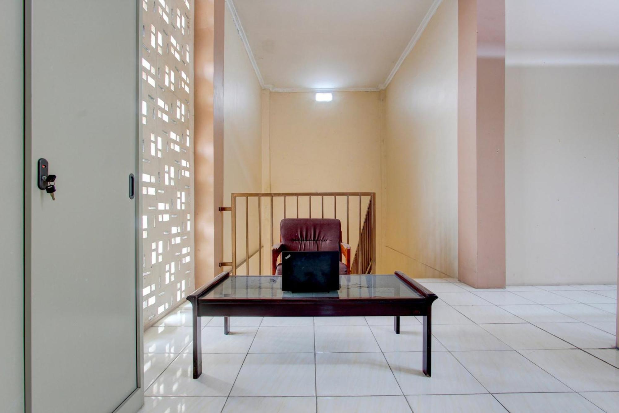 Spot On 93245 Guest House Mulia Dua Syariah Klaten Exterior foto