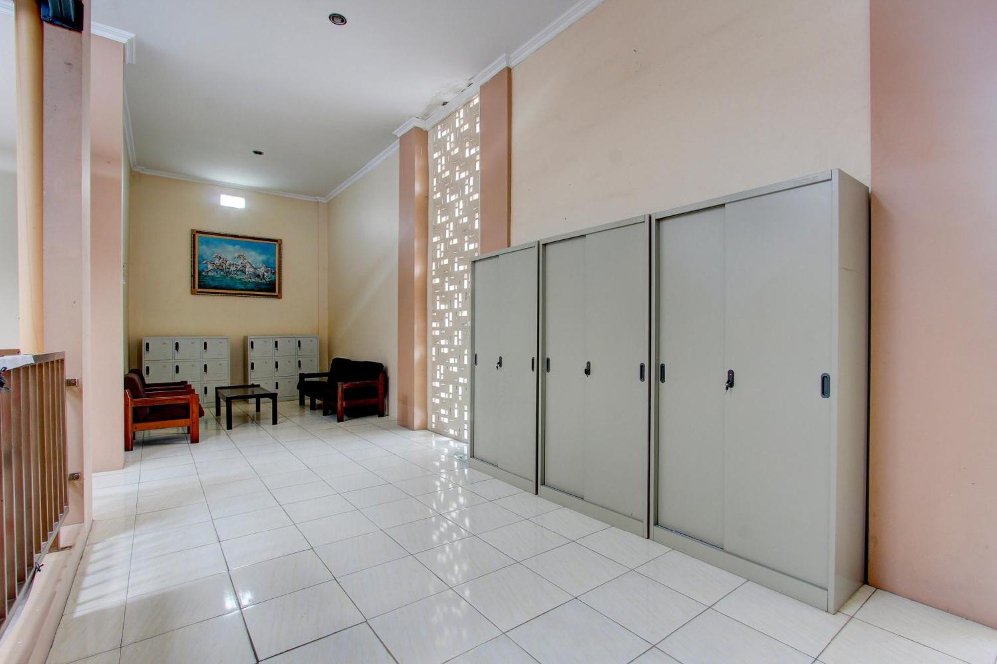 Spot On 93245 Guest House Mulia Dua Syariah Klaten Exterior foto